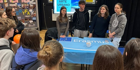 Powiększ grafikę: Dzień Otwarty. Stoisko Erasmus+