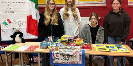 Powiększ grafikę: Dzień Otwarty. Stoisko języków obcych