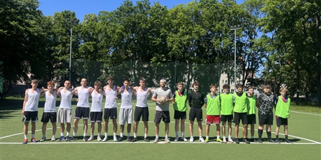 Powiększ grafikę: Uczniowie i nauczyciele biorący udział w Dniach Sportu