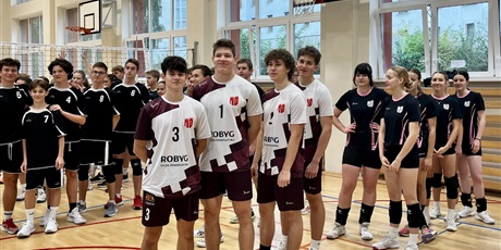 Powiększ grafikę: i-miejsce-w-turnieju-siatkarskim-642903.jpg