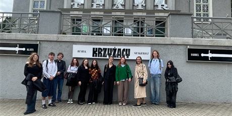 Uczniowie II LO na spektaklu Krzyżacy w Teatrze im. S. Jaracza