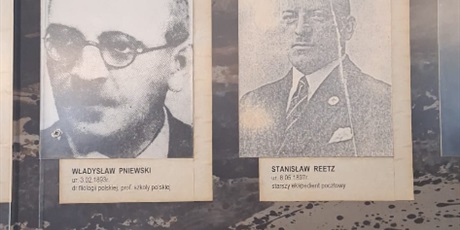 Powiększ grafikę: Tablica w Muzeum w Sztutowie upamiętniająca naszego patrona Władysława Pniewskiego