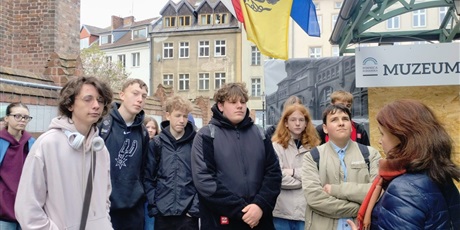 Powiększ grafikę: Klasa 1B podczas wyjścia edukacyjnego