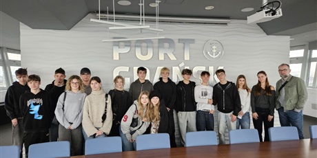 Powiększ grafikę: Klasa 4e bis podczas wizyty studyjnej w Porcie Gdańsk. Zajęcia w ramach doradztwa zawodowego.