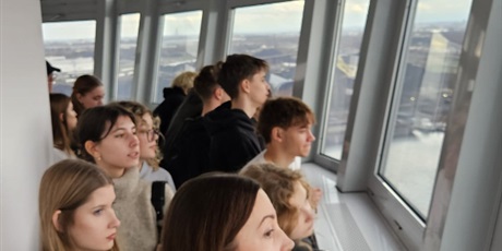 Powiększ grafikę: Klasa 4e bis podczas wizyty studyjnej w Porcie Gdańsk. Zajęcia w ramach doradztwa zawodowego.