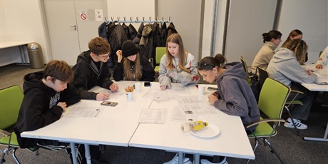 Powiększ grafikę: Klasa 4e bis podczas warsztatów w Inkubatorze Starter. Zajęcia w ramach doradztwa zawodowego.