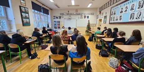 Powiększ grafikę: Spotkanie klasy 4B z p. mecenas Joanną Łojkowską w ramach doradztwa zawodowego