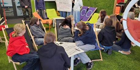 Powiększ grafikę: Uczniowie klas 2E podczas warsztatów w Starterze