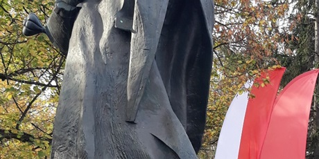 Powiększ grafikę: pomnik marszałka Piłsudskiego